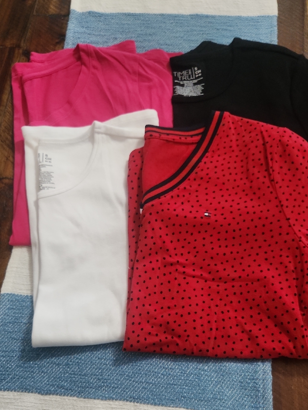 4 t-shirt small womens lot